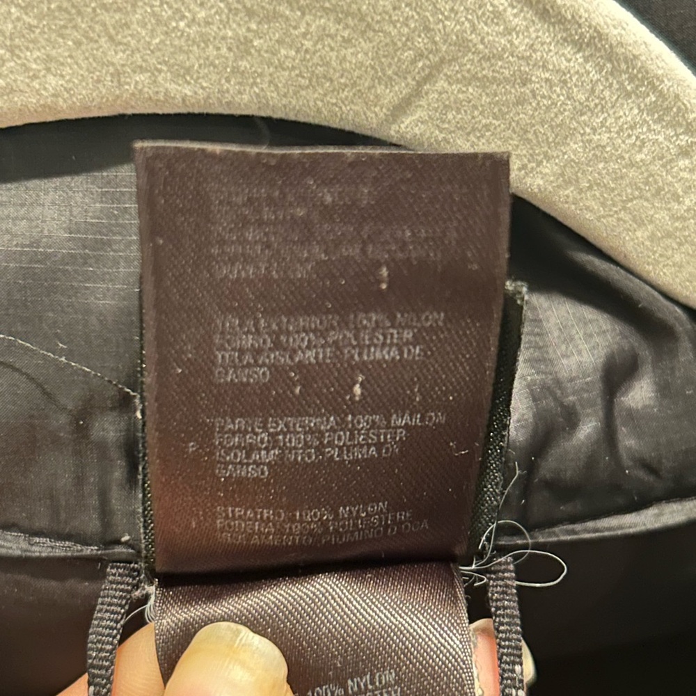 The North Face Women's Quilted Black Puffer Jacket - Picture 16 of 16